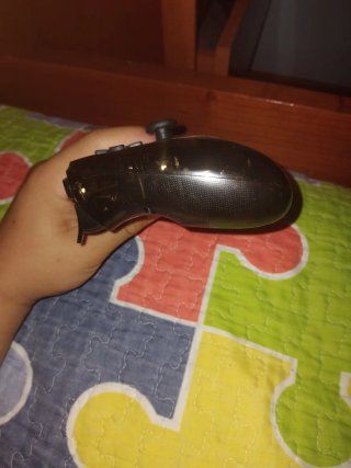 Mando de videojuegos negro