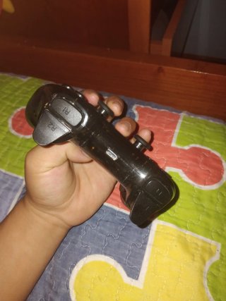 Mando de videojuegos negro