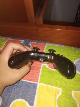Mando de videojuegos negro