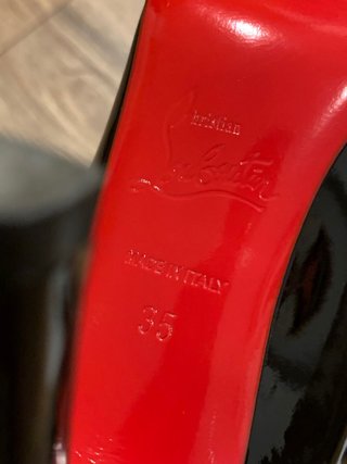 Christian Louboutin Talla 35  Pigalle 100 patent