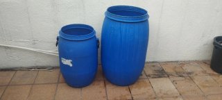 Bidó de plàstic blau Bidón de plástico azul