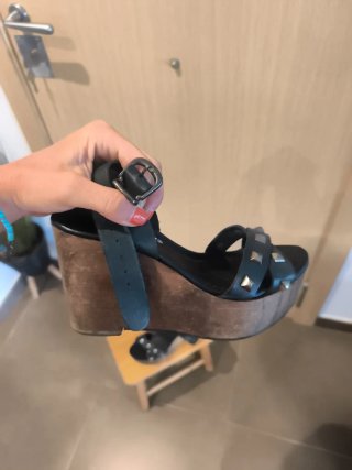 Zapatos de tacón negros con tachuelas T36