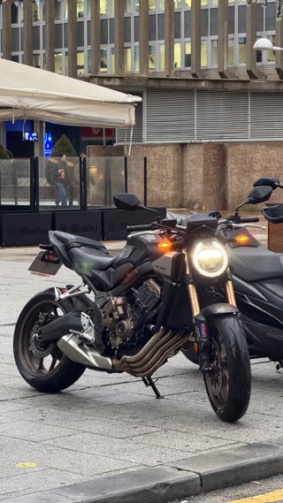Honda CB650R 2025 E-CLUTCH Neo Sports Cafe 7000 km