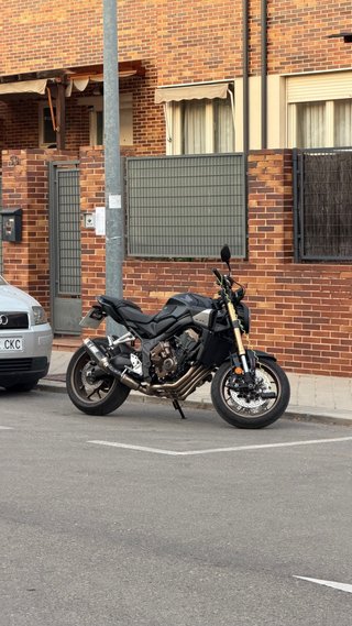 Honda CB650R 2025 E-CLUTCH Neo Sports Cafe 7000 km