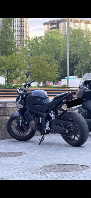 Honda CB650R 2025 E-CLUTCH Neo Sports Cafe 7000 km