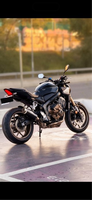 Honda CB650R 2025 E-CLUTCH Neo Sports Cafe 7000 km