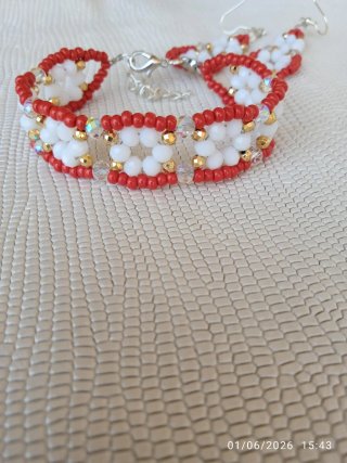Conjunto Pulsera y Pendientes Hechos a Mano