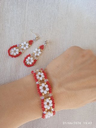 Conjunto Pulsera y Pendientes Hechos a Mano