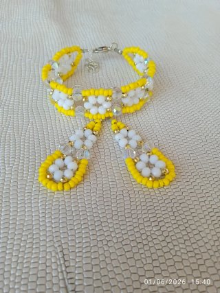 Conjunto Pulsera y Pendientes Hechos a Mano