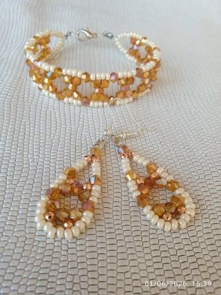 Conjunto Pulsera y Pendientes Hechos a Mano
