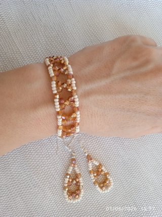Conjunto Pulsera y Pendientes Hechos a Mano