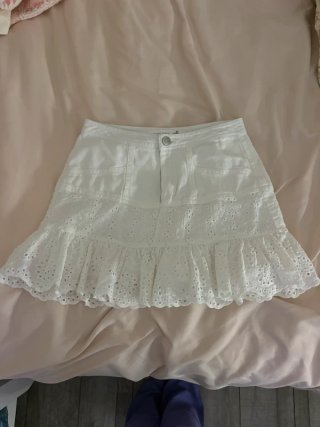 Falda vaquera blanca con volantes