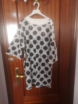 Vestido blanco y negro con lunares