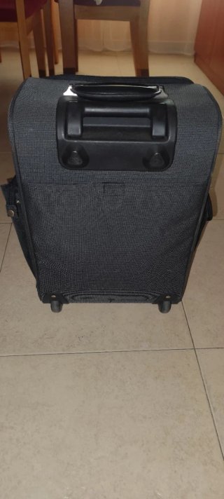 Maleta de viaje negra