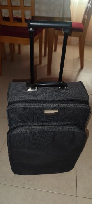 Maleta de viaje negra