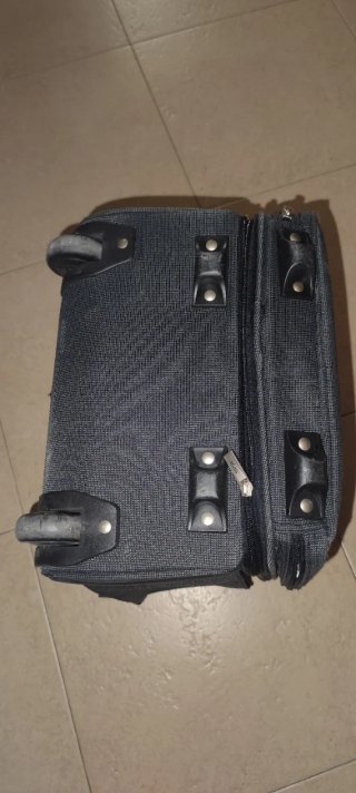 Maleta de viaje negra