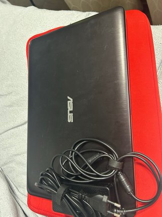 Portátil Asus Negro con Funda Roja