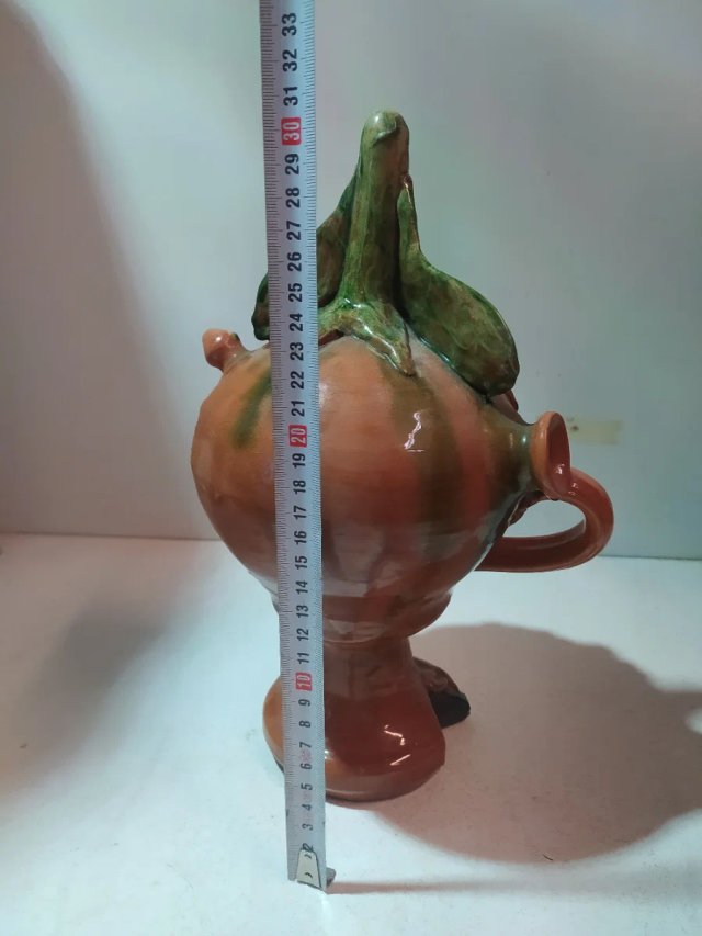 Bottiglia in ceramica con faccia divertente