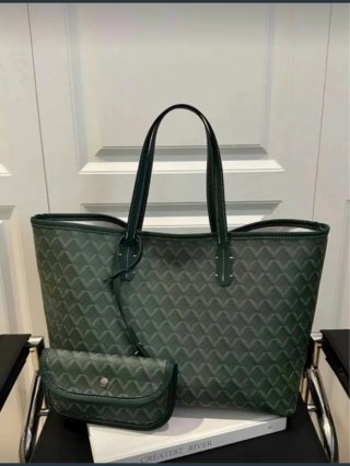 Bolso tote verde con neceser