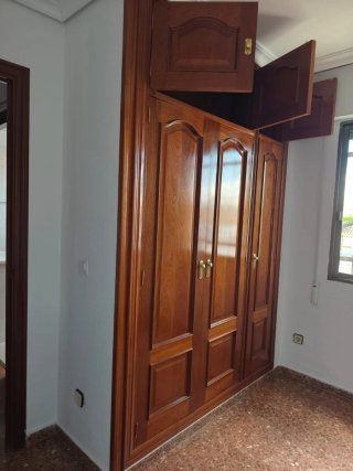 3 packs Puertas de armario empotrado de madera.
