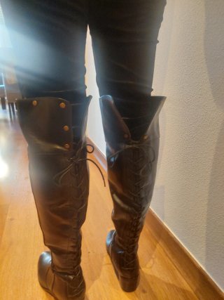 Botas altas pirata calavera dorada