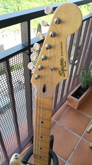 Guitarra Squier Classic Vibe Duo-Sonic HS