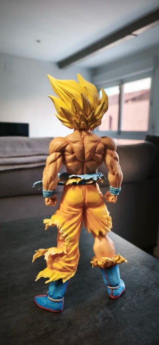 Figura Goku SS 28cm
