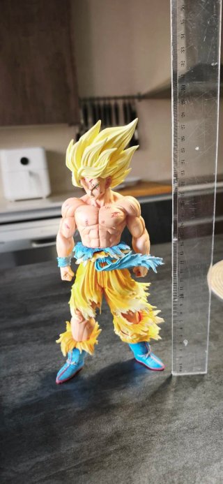 Figura Goku SS 28cm