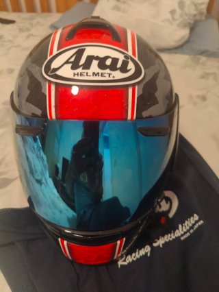 Casco Arai camouflage con visiera blu