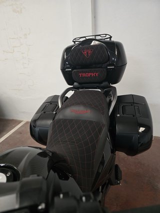 Triumph Trophy 1200 Negra