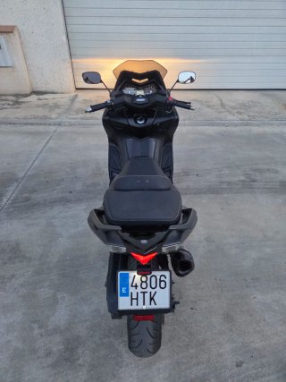 Yamaha T-Max 530 Maxi Scooter Negra/Gris