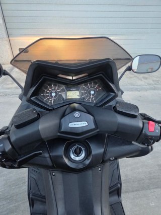 Yamaha T-Max 530 Maxi Scooter Negra/Gris