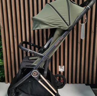 Silla de paseo nueva con accesorios