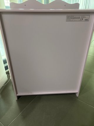 Armario de muñecas rosa y blanco Pinolino