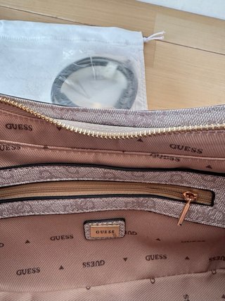Bolso Guess Beige y Dorado