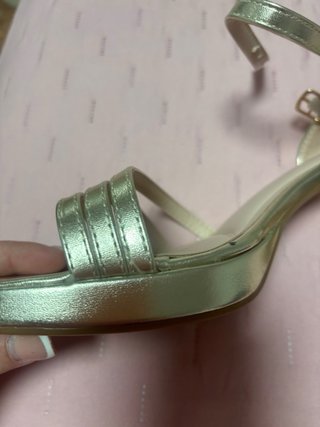 Sandalias doradas Carmen