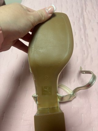 Sandalias doradas Carmen