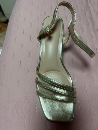 Sandalias doradas Carmen