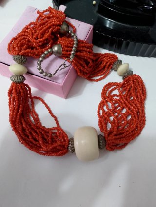 Collana vintage corallo e perle bianche