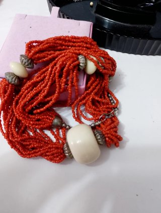 Collana vintage corallo e perle bianche