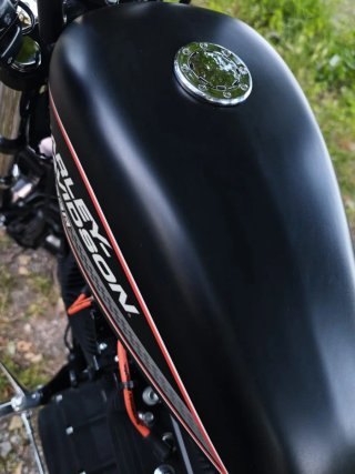 Harley Davidson Sportster 883R Negra