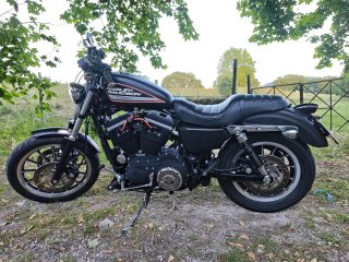Harley Davidson Sportster 883R Negra