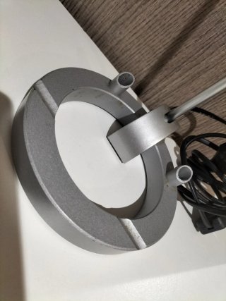 Lámpara de mesa moderna plateada