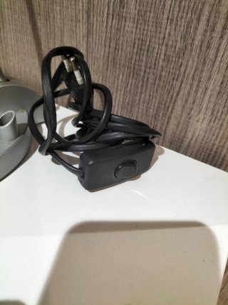 Lámpara de mesa moderna plateada