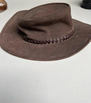 Cappello scamosciato uomo marrone