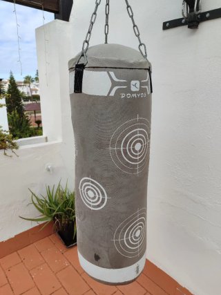 Saco de boxeo con soporte de pared