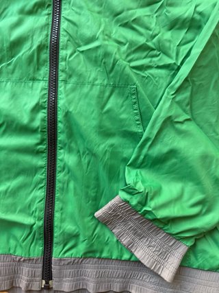 Chaqueta Carhartt impermeable verde y negra