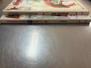 Dos cómics. DD 13 y Thor 33. Completos.