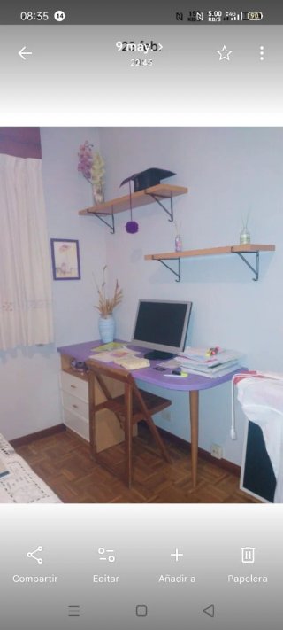 Escritorio con cajones y baldas