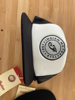 Gorra Indian Motorcycle Negra y Blanca
